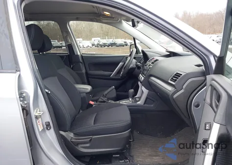 2017 Subaru Forester 2.5I Premium z USA, uszkodzony, nr VIN JF2SJAGC0HH568307